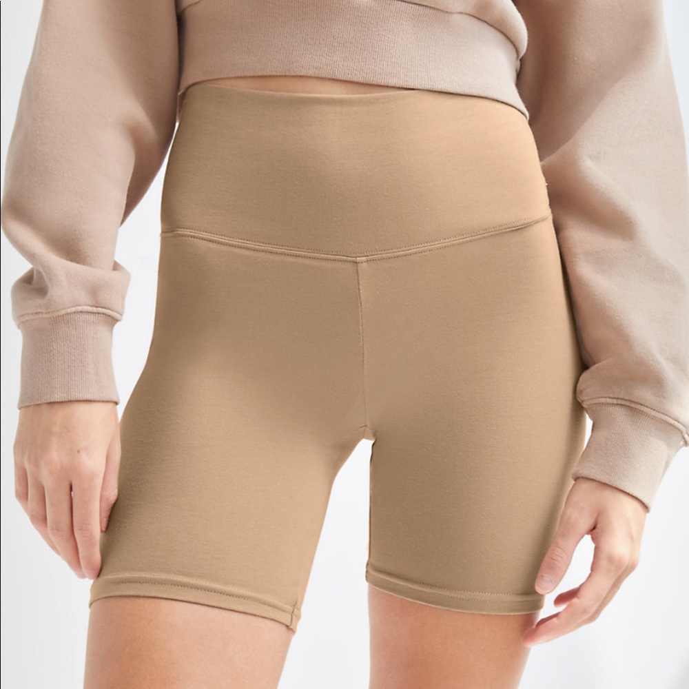 Aritzia Biker Shorts inn Beige/Tan Shade